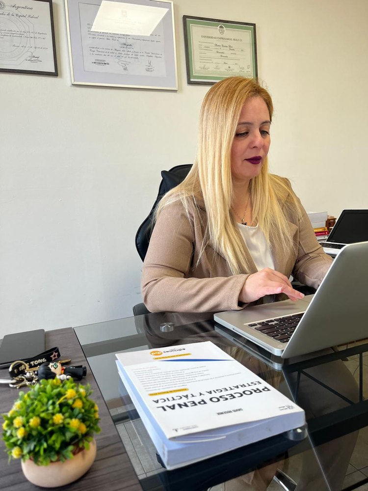 Dra. Ruiz en su estudio